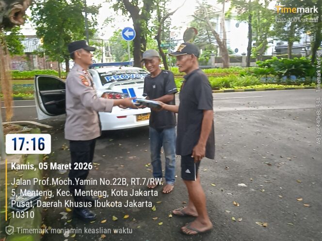 
					Polri Berbagi di Menteng, Polisi Turun Langsung Layani Warga Masyarakat