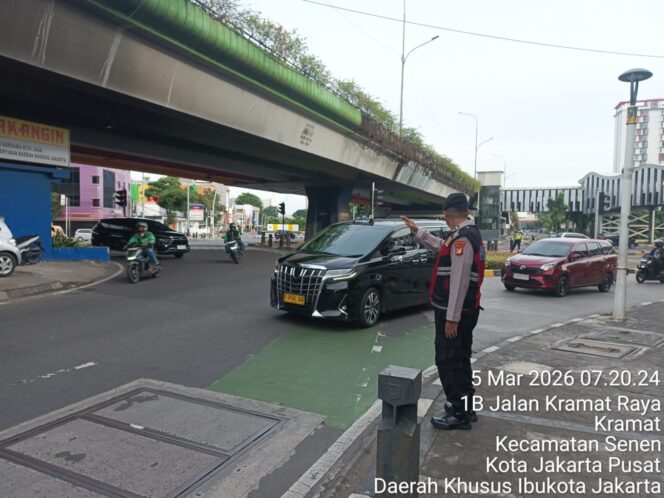 
					Polisi Atur Lalu Lintas Pagi di Simpang Lima Senen dan Salemba Raya, Antisipasi Kemacetan
