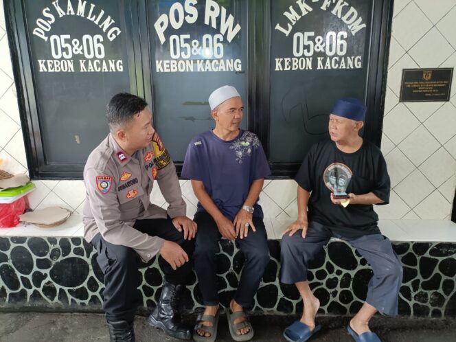 
					Bhabinkamtibmas Kebon Kacang Laksanakan Patroli dan Sambang, Ajak Warga Tingkatkan Siskamling dan Cegah Tawuran di Bulan Ramadan