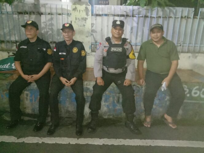 
					Ramadhan Penuh Kepedulian, Bhabinkamtibmas Cempaka Baru Sambang Warga dan Jaga Lingkungan dari Tawuran