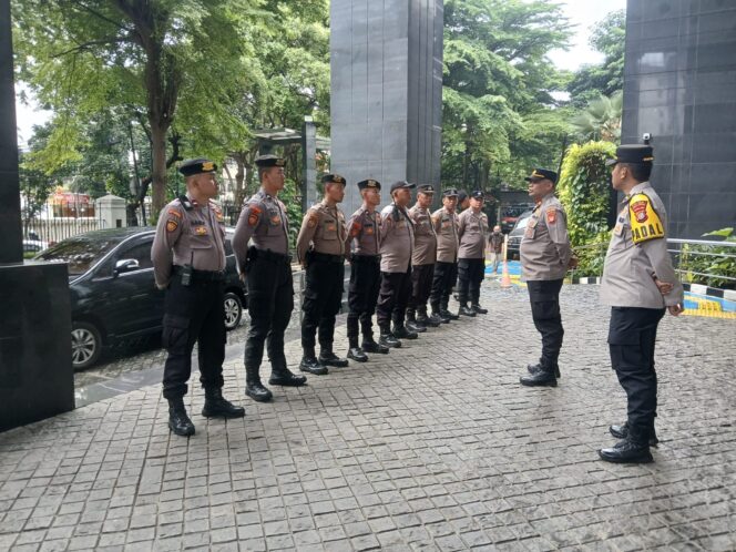 
					Ramadhan Penuh Amanah, Polri Sigap Mengawal Jalannya Persidangan di Jakarta Pusat