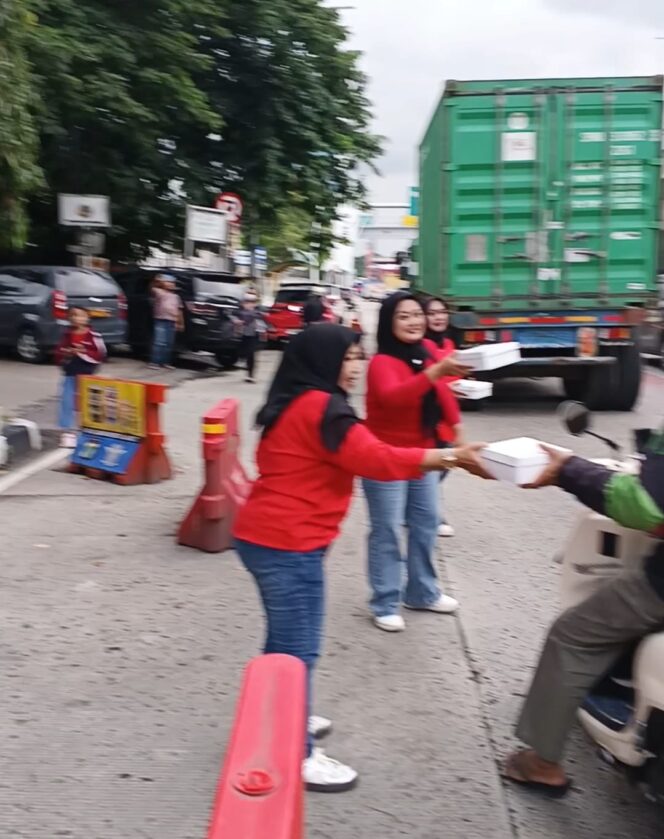 
					PWJU Jakarta Utara Berbagi 300 Takjil dan Gelar Buka Puasa Bersama