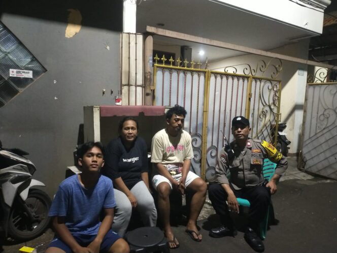 
					Sambangi Korban Kejahatan di Galur, Polisi Berikan Dukungan Moril dan Imbauan Keamanan