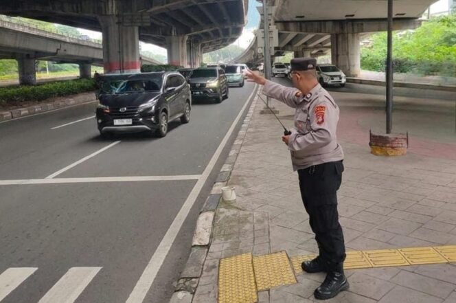 
					Polsek Cempaka Putih Laksanakan Strong Point, Antisipasi Kepadatan Lalin dan Gangguan Kamtibmas Jelang Berbuka Puasa