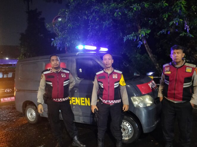 
					Patroli Dini Hari di Senen, Polisi Sisir Titik Rawan Tawuran di Kwitang dan Paseban