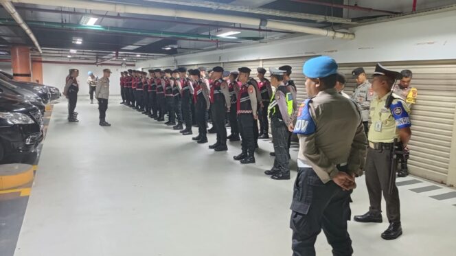 
					Polisi Gelar Apel Pengamanan Aksi Aliansi Peduli Iran di Depan Kemenlu RI