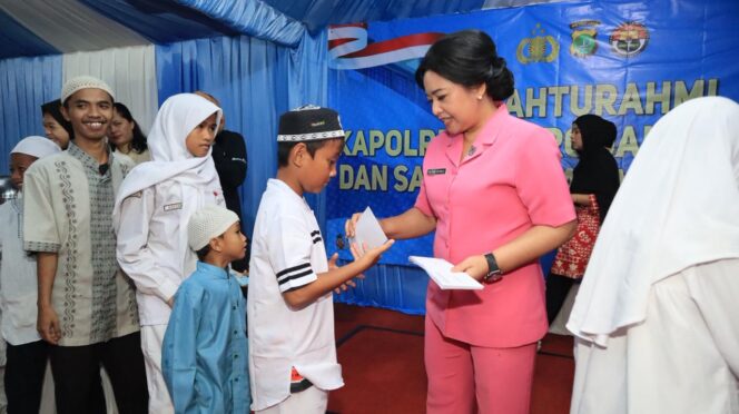 
					Ramadhan Penuh Kepedulian, Polres Metro Jakarta Pusat dan Polsek Kemayoran Berbagi Takjil, Santunan Anak Yatim-Piatu dan Buka Bersama