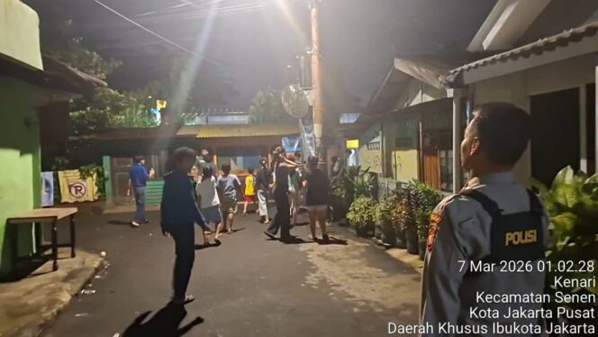 
					Polisi Bubarkan Anak-anak yang Bermain Bola di Jalan Kenari I Saat Patroli Menjelang Sahur