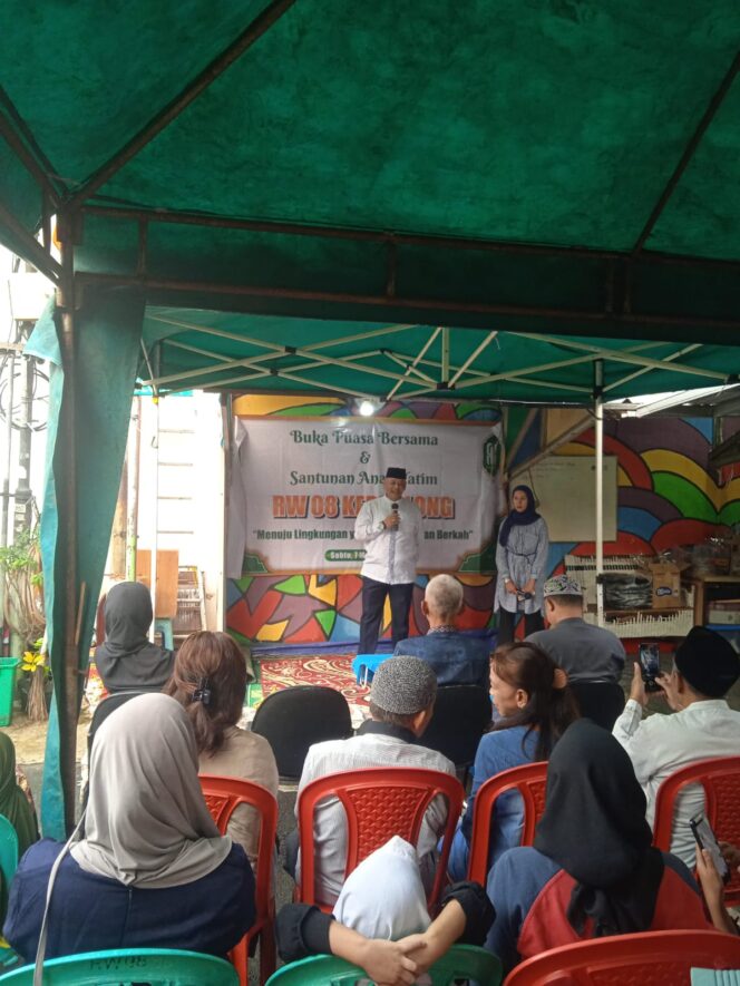 
					Polisi Hadiri Silaturahmi dan Santunan Anak Yatim di Kenari Senen, Warga Antusias