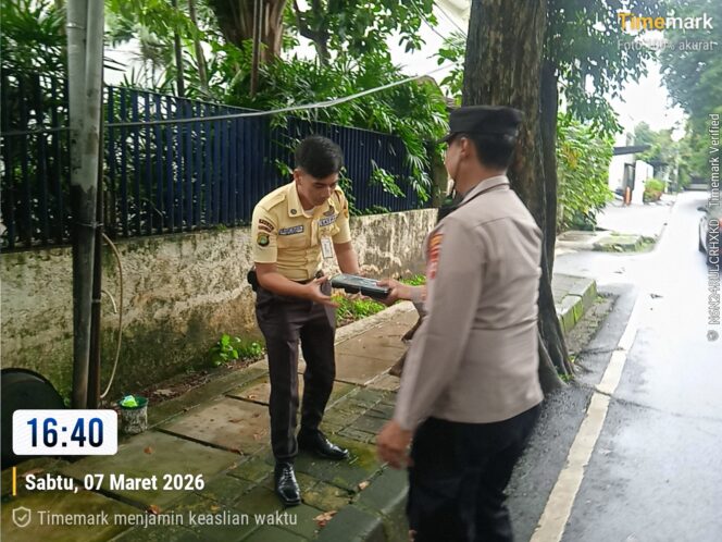 
					Berkah Ramadan di Pegangsaan, Polsek Metro Menteng Berbagi Untuk Masyarakat