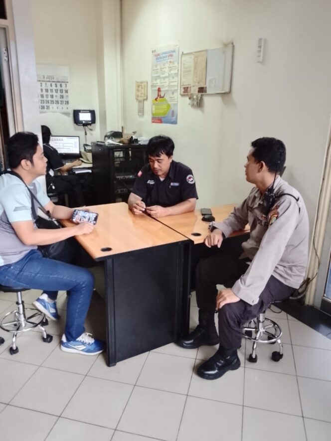 
					Ramadhan Aman dan Damai, Sahabat Patroli Polisi Polsek Kemayoran Dekatkan Diri dengan Warga