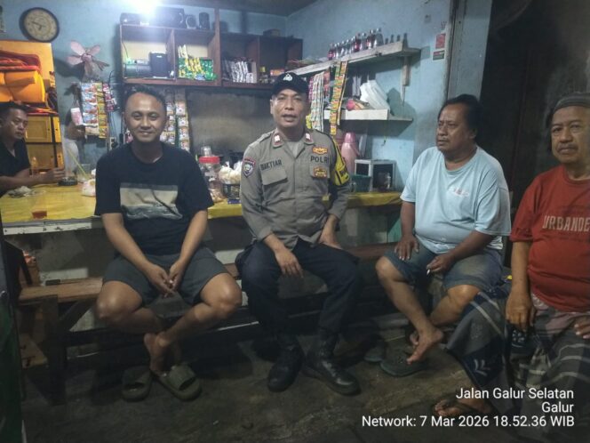 
					Sambang di Bulan Ramadhan, Polisi Perkuat Silaturahmi dengan Tokoh Masyarakat di Galur