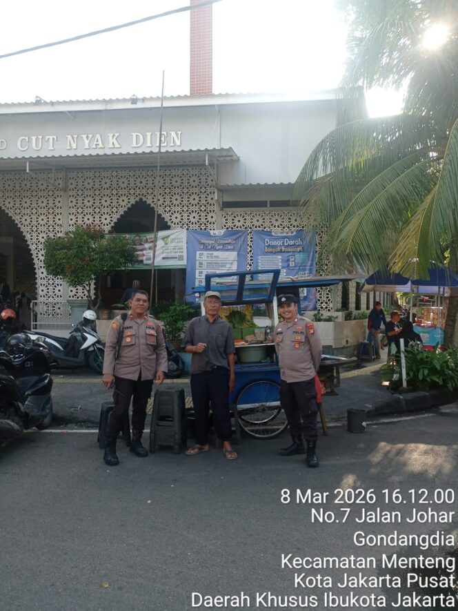 
					Pengamanan Pasar Takjil Ramadhan, Polsek Metro Menteng Hadir Jaga Ketertiban di Masjid Cut Nyak Dien