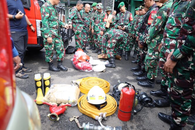 
					Pelatihan Water Tank TNI AD: Kodim 0502/Jakarta Utara Kolaborasi dengan Damkar Jakarta Utara