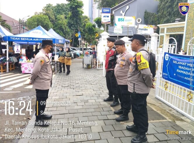 
					Polsek Menteng Amankan Keramaian Pasar Takjil Ramadhan di Masjid Agung Sunda Kelapa