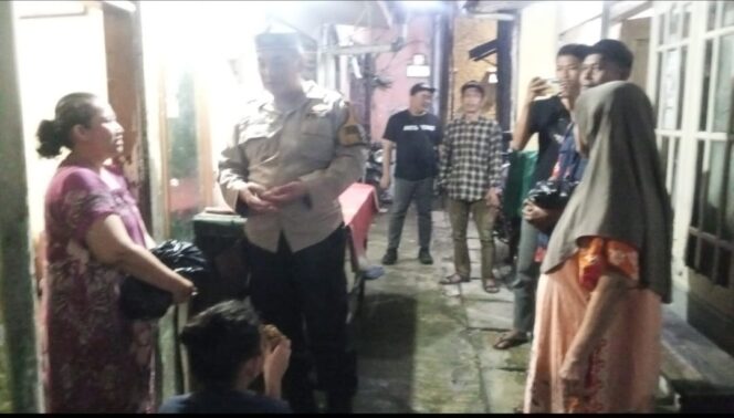 
					Bhabinkamtibmas Menteng Salurkan Sembako Untuk Janda Tua dan Disabilitas di Bulan Ramadan
