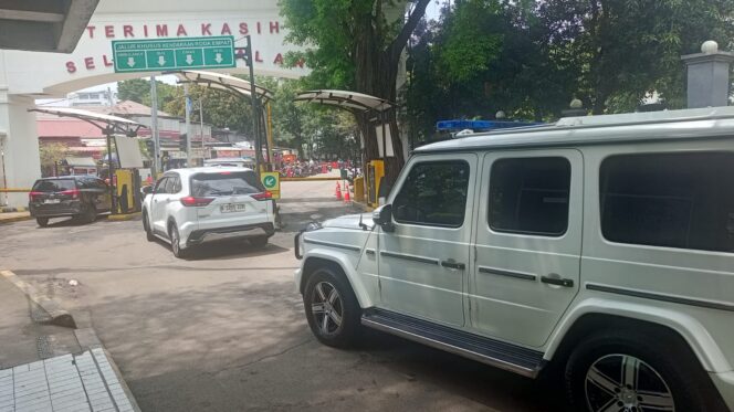 
					Polri bersama TNI Amankan Kunjungan Incognito Wapres Gibran Rakabuming Pemeriksaan Kesehatan di RSPAD Senen