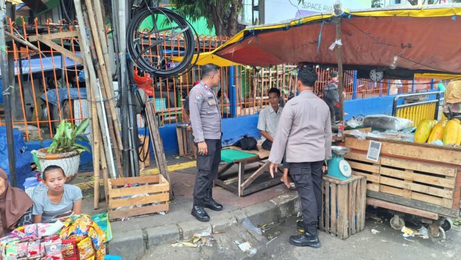 
					Polsek Metro Tanah Abang Tindak Lanjuti Laporan Warga Terkait Pengamen Meresahkan di Pertigaan Pasar Palmerah