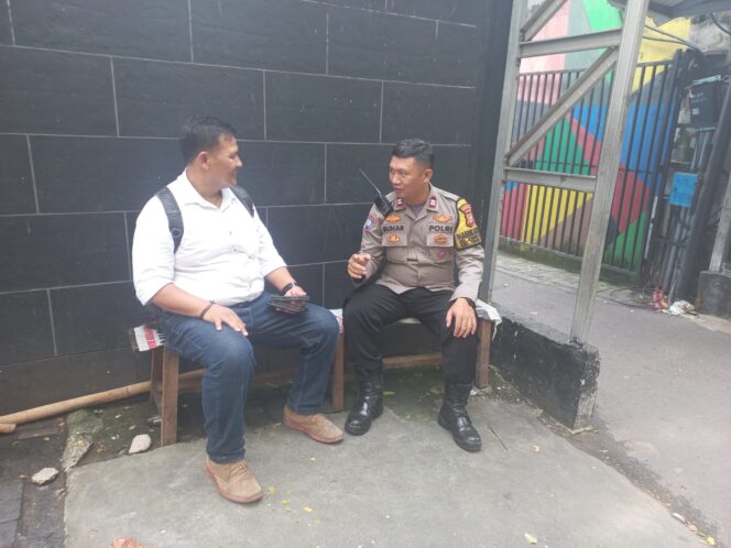 
					Bhabinkamtibmas Kebon Kacang Laksanakan Patroli dan Sambang Ketua RW 08, Perkuat Sinergitas Jaga Kamtibmas di Bulan Ramadhan
