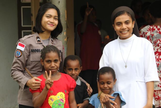 
					Satgas Ops Damai Cartenz Salurkan Bantuan Sosial, Hangatkan Hati Santri dan Anak Panti di Jayapura