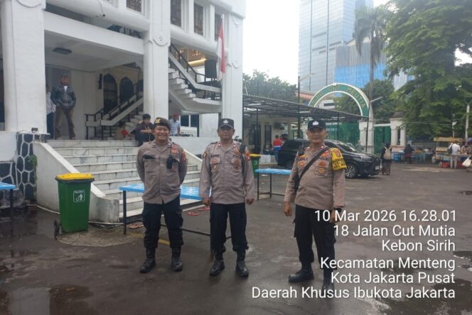 
					Pengamanan Pasar Ramadhan Masjid Cut Mutia, Polsek Metro Menteng Jaga Kenyamanan Warga Berburu Takjil