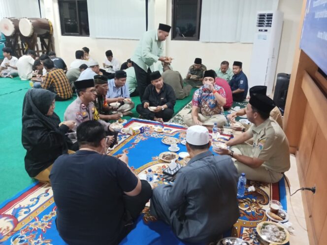 
					Gema Ramadhan Kampung Rawa, Buka Puasa Bersama dan Santunan Anak Yatim Pererat Kebersamaan