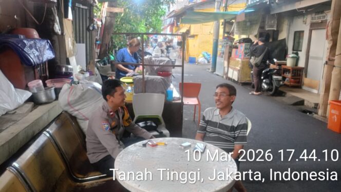 
					Bhabinkamtibmas Sambangi Tokoh Masyarakat RW 02 Tanah Tinggi, Perkuat Sinergi Jaga Kamtibmas