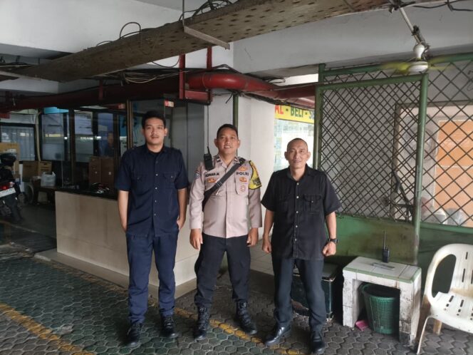 
					Bhabinkamtibmas Gunung Sahari Utara Sambangi Satpam Apartemen Edelweis, Perkuat Pencegahan Gangguan Kamtibmas