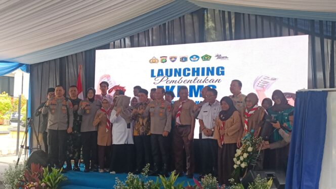 
					Polisi Luncurkan Forum Kemitraan Polri dan Masyarakat Sekolah di SMKN 1 Jakarta