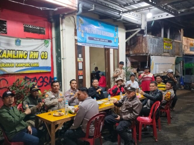 
					Dini Hari Tetap Siaga, Tiga Pilar Cek Pos Pantau Ramadhan di Gang T Kampung Rawa