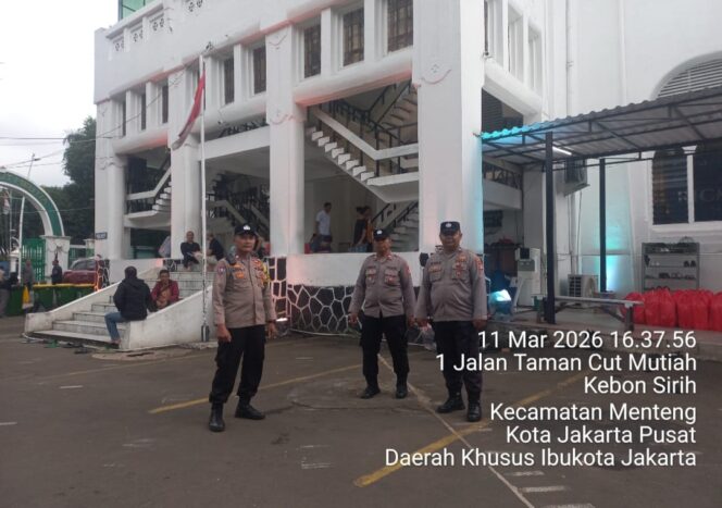 
					Polisi Amankan Keramaian Pasar Takjil di Masjid Cut Mutia