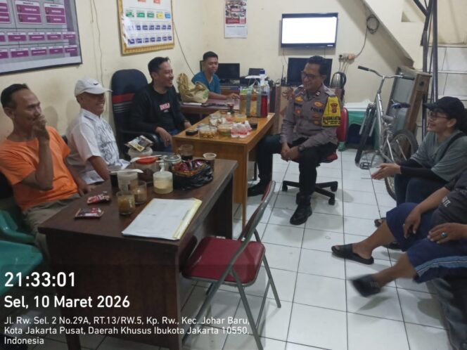 
					Perkuat Keamanan Ramadhan, Polisi Sambangi Poskamling RW 05 Kampung Rawa