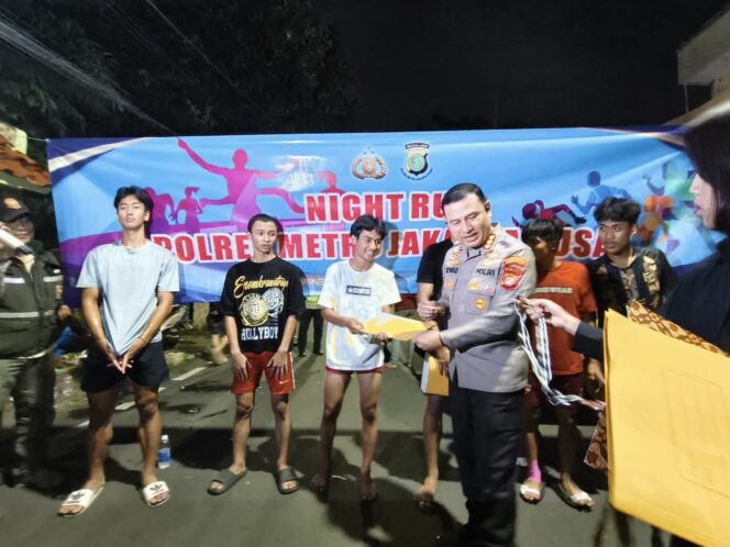 
					Malam Ramadan, Polres Metro Jakarta Pusat Gelar Night Run di Johar Baru
