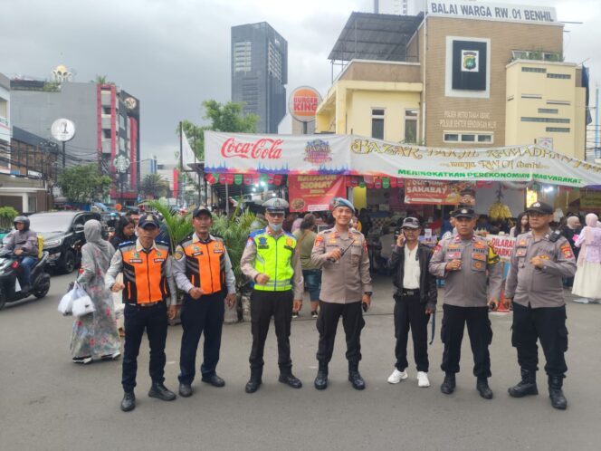 
					Polsek Metro Tanah Abang Laksanakan Pelayanan dan Pengaturan Arus Lalu Lintas Bazar Takjil Ramadhan Hari Ke-21 di Benhil