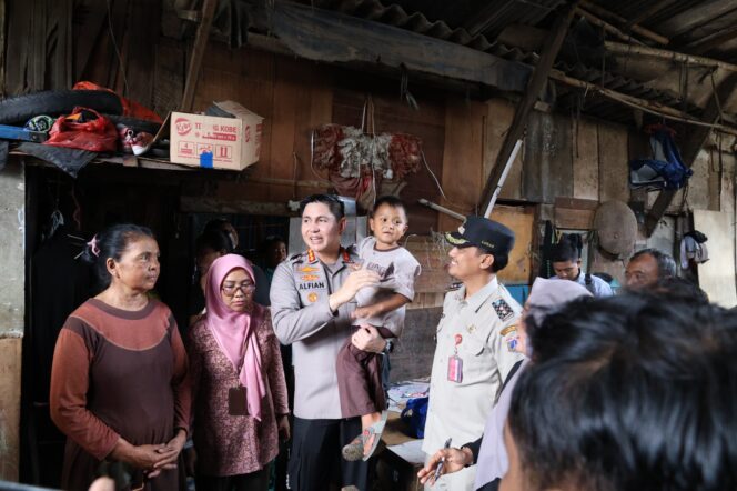 
					Polres Metro Jakarta Timur Lindungi Perempuan dan Anak: Fikri dan Noval Dipulangkan ke Pangkuan Ibunya