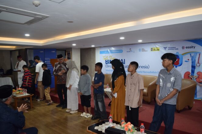 
					KERJASAMA JAGA GINJAL INDONESIA DAN UPZ KEMENDIKDASMEN BERI BANTUAN DONASI UNTUK 15 PASIEN ANAK GAGAL GINJAL KRONIS