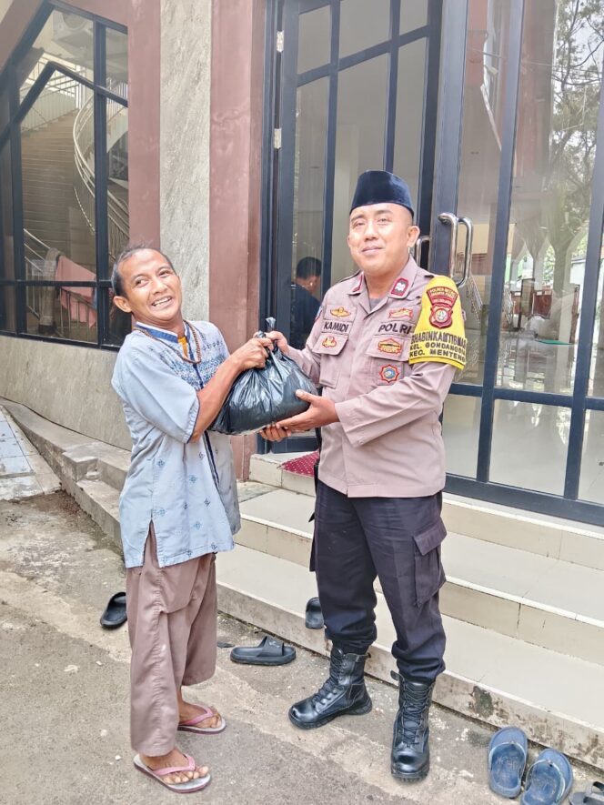 
					Ramadan Berbagi, Bhabinkamtibmas Gondangdia Salurkan Sembako Untuk Anak Yatim dan Disabilitas