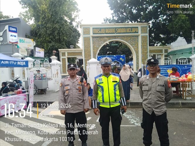 
					Polisi Hadir di Tengah Keramaian Takjil Ramadhan Masjid Agung Sunda Kelapa