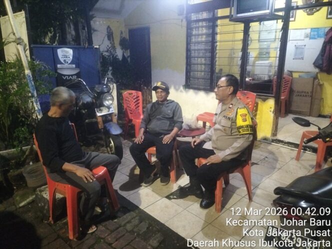 
					Sambangi Poskamling RW 09 Johar Baru, Polisi Perkuat Sinergi Jaga Keamanan Lingkungan