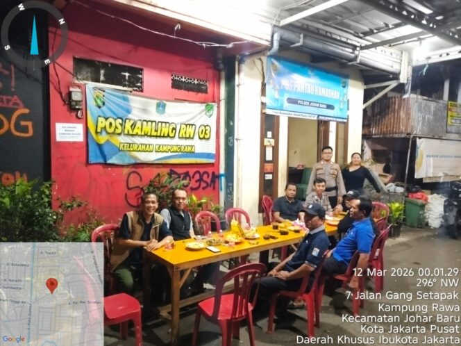 
					Polisi dan Warga Bersinergi di Pos Pantau Ramadan Kampung Rawa, Jaga Wilayah Tetap Kondusif