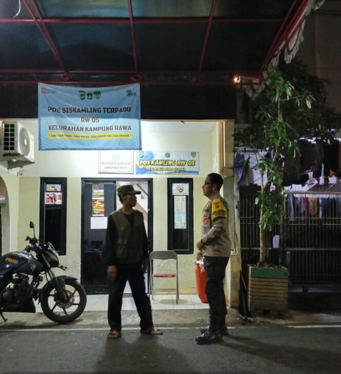 
					Malam Ramadan, Polisi Sambangi Poskamling Warga Kampung Rawa Perkuat Keamanan Lingkungan