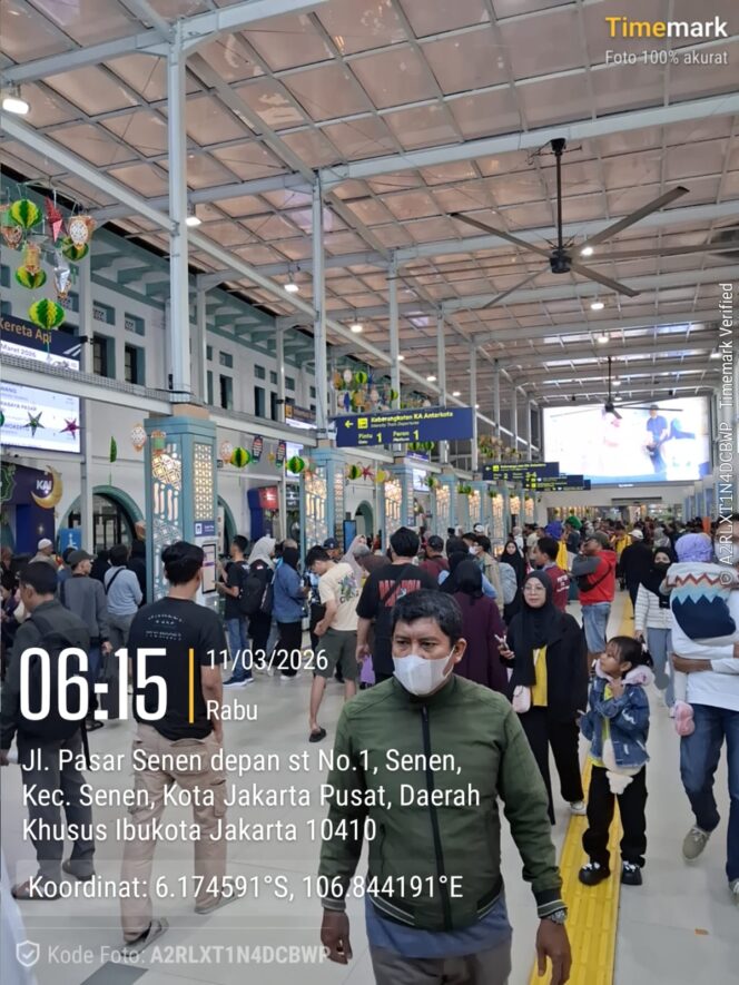 
					Polisi Patroli dan Sambangi Objek Vital di Stasiun Senen Pagi Hari