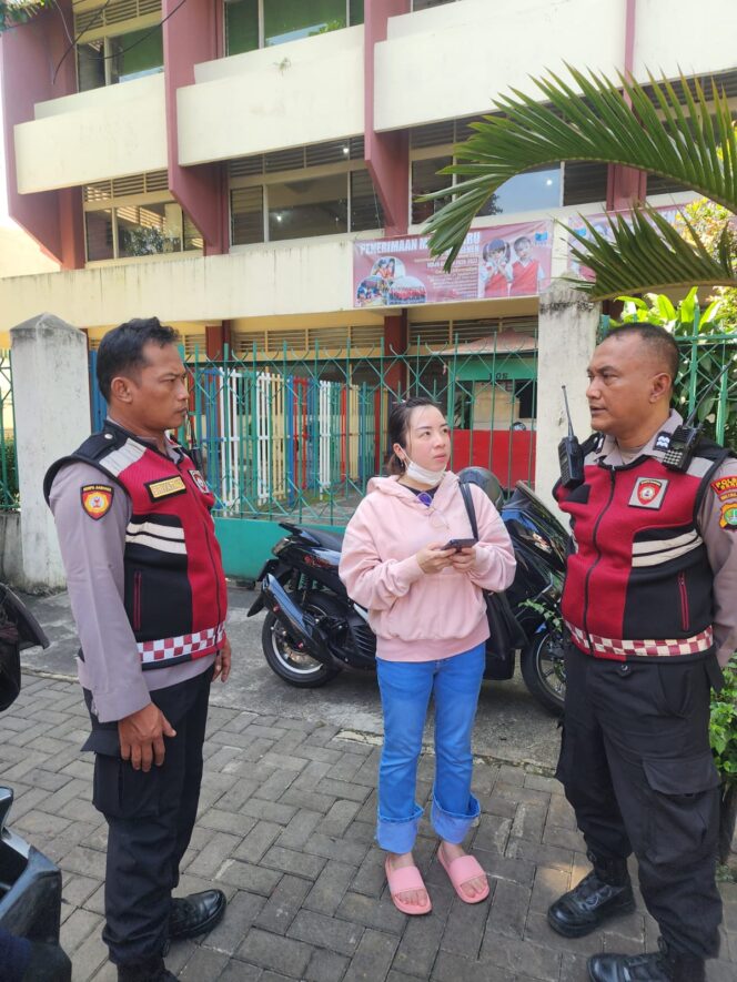 
					Polisi Dampingi Korban Cek Lokasi HP Hilang yang Terlacak di Senen Layanan 110, Namun Belum Ditemukan