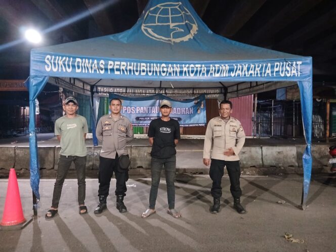 
					Personel Polsek Metro Tanah Abang Laksanakan Monitoring Pos Pantau Ramadhan Malam ke-23 di Blok F Pasar Tanah Abang