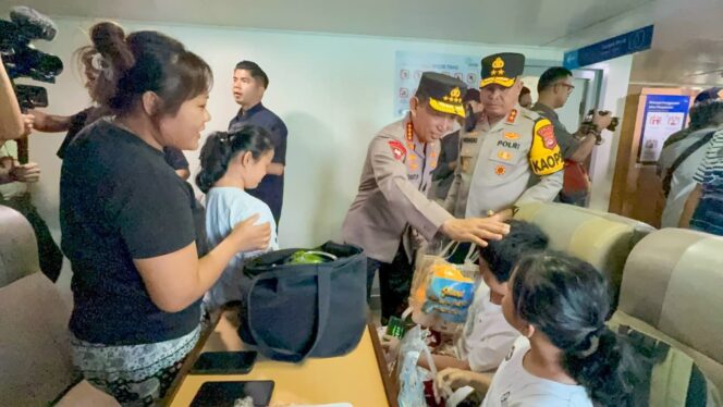 
					Tinjau Arus Mudik di Pelabuhan Merak, Kapolri Pastikan Beri Pelayanan Maksimal