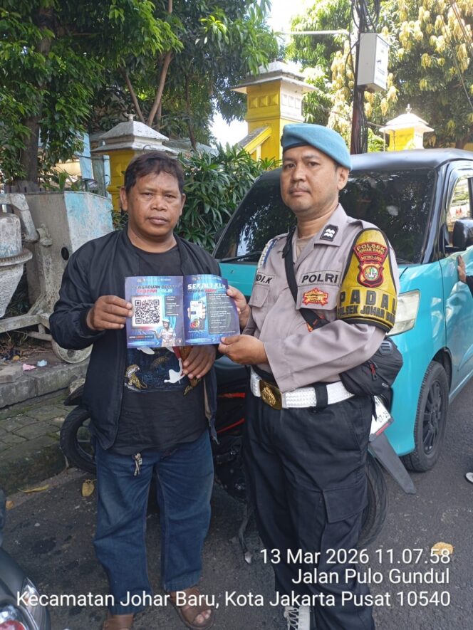 
					Propam Polsek Johar Baru Bagikan Brosur Pengaduan Cepat, Antisipasi Penyalahgunaan Wewenang