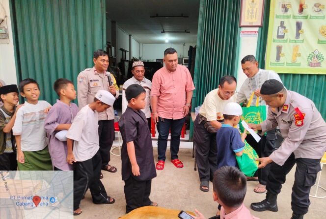 
					Ramadhan Penuh Kepedulian, Bhabinkamtibmas Bersama Pokdarkamtibmas Berbagi Kebahagiaan dengan Anak Yatim