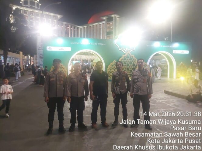 
					Kanit Samapta Pimpin Pelayanan Sholat Tarawih di Masjid Istiqlal Dengan Patroli Jalan Kaki