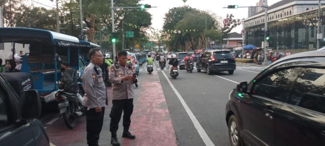 
					Jelang Buka Puasa Polisi Antisipasi Konvoi Remaja Bagi Takjil di Sekitar Istiqlal, Lalu Lintas Tetap Lancar