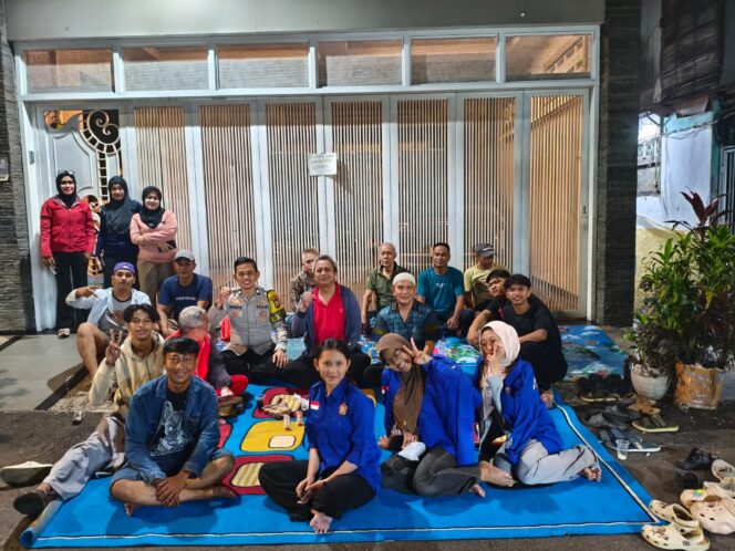 
					Bhabinkamtibmas Kebon Melati Sambangi Posko Ramadhan RW 014 Antisipasi Tawuran dan Kejahatan 3C